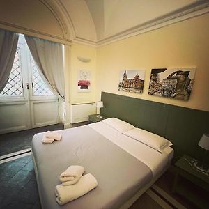 Camera con letto king size